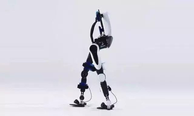 展上智能丨機器人正活躍在世界人工智能大會上